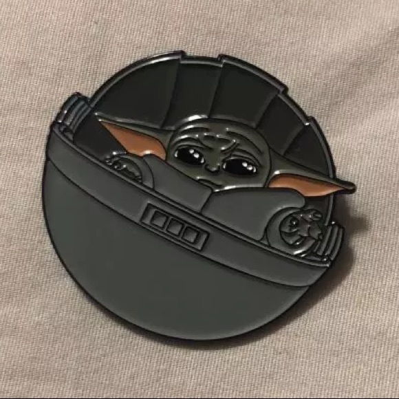 Baby Yoda mandalorian meme pin - Picture 5 of 5